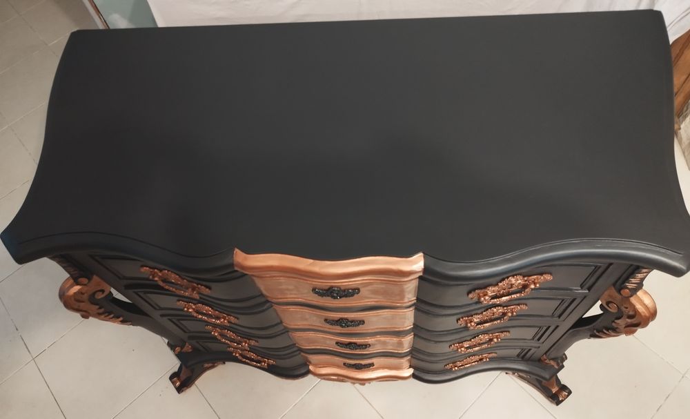 Cómoda estilo D. José requintada