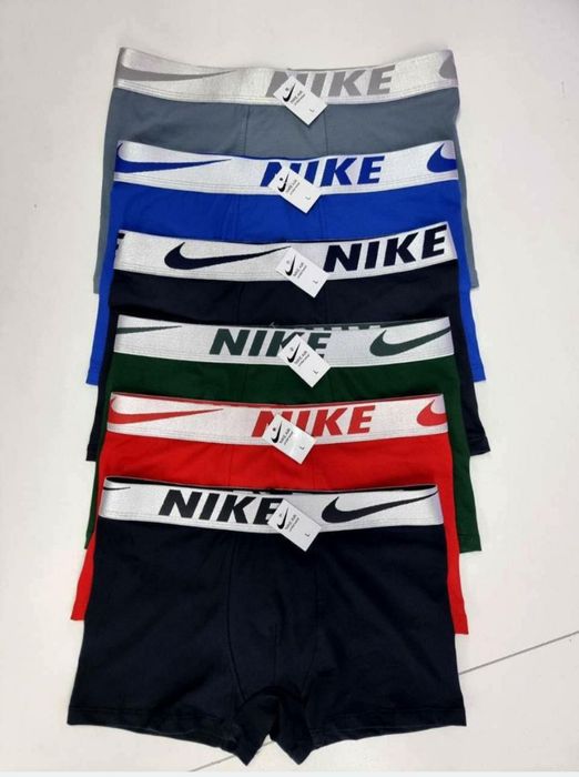 Zestaw 5 męskich bokserek w pudełku prezentowym.