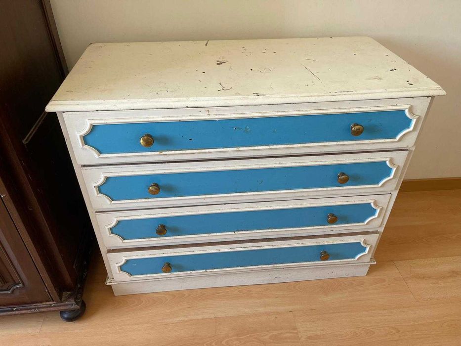 Cómoda de quarto para doação