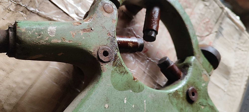 люнет до токарного станку