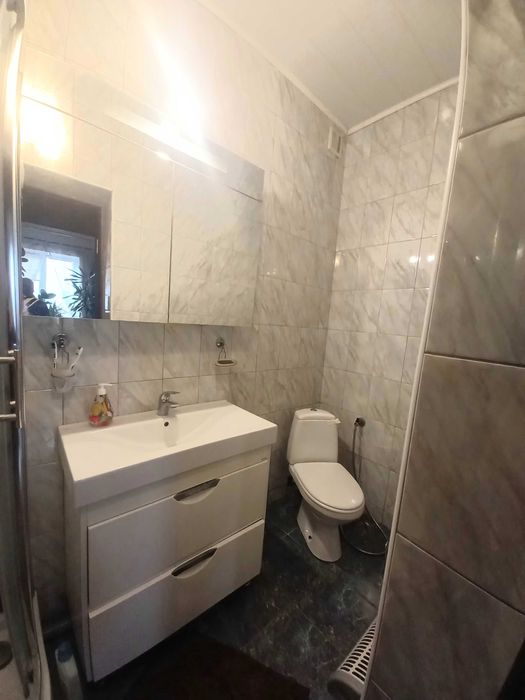 Продається 2-поверховий будинок у смт. Великодолинське (СК "Схід").