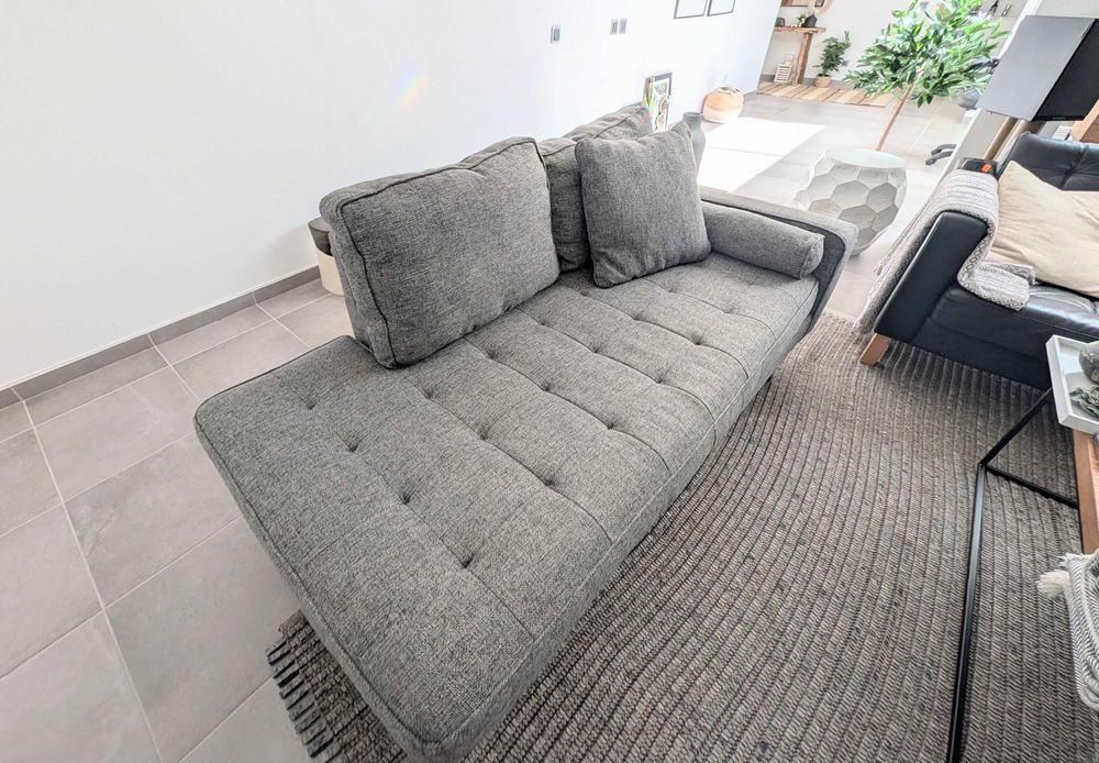 Modern Grey Chaise Lounge / Sofa – Gently Used for pick up Ferragudo