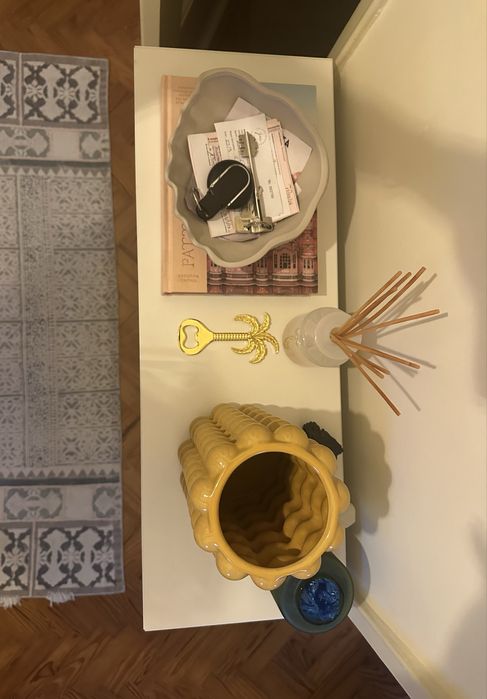 Armário EKET IKEA com pernas