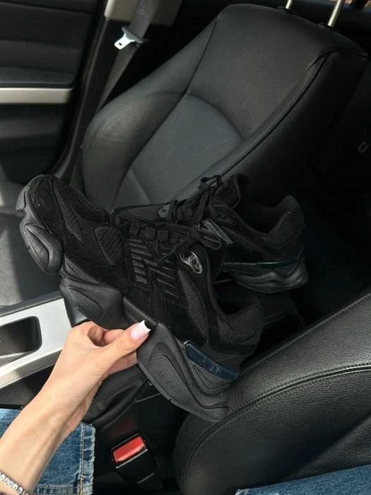 New Balance 9060 Triple Black Rozmiar 43