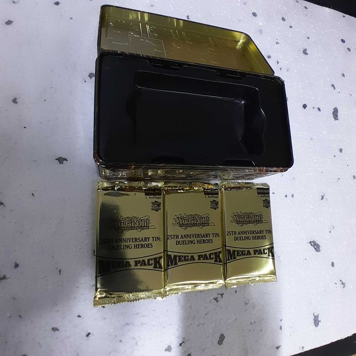 Yu-Gi-Oh! (Ю-Гі-О!) Набір 25th Anniversary Tin: Dueling Heroes