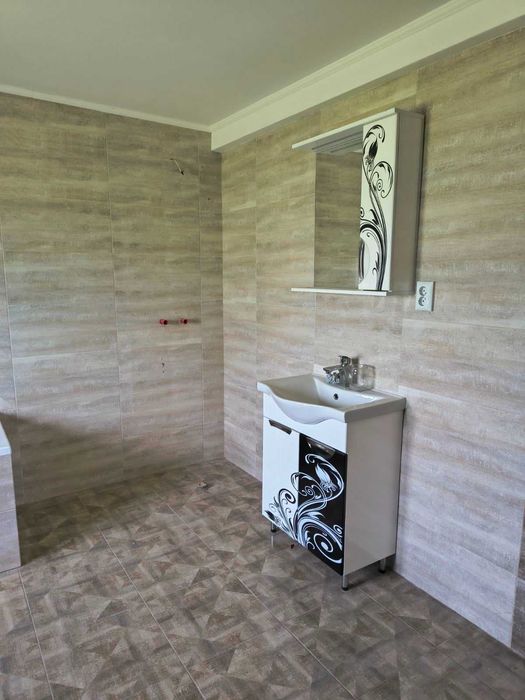житловий будинок та земельна ділянка 85 сот., с. Мазярка