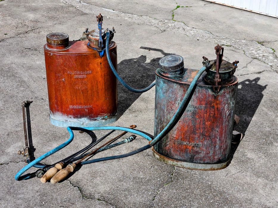 2 Pulverizadores em cobre antigo