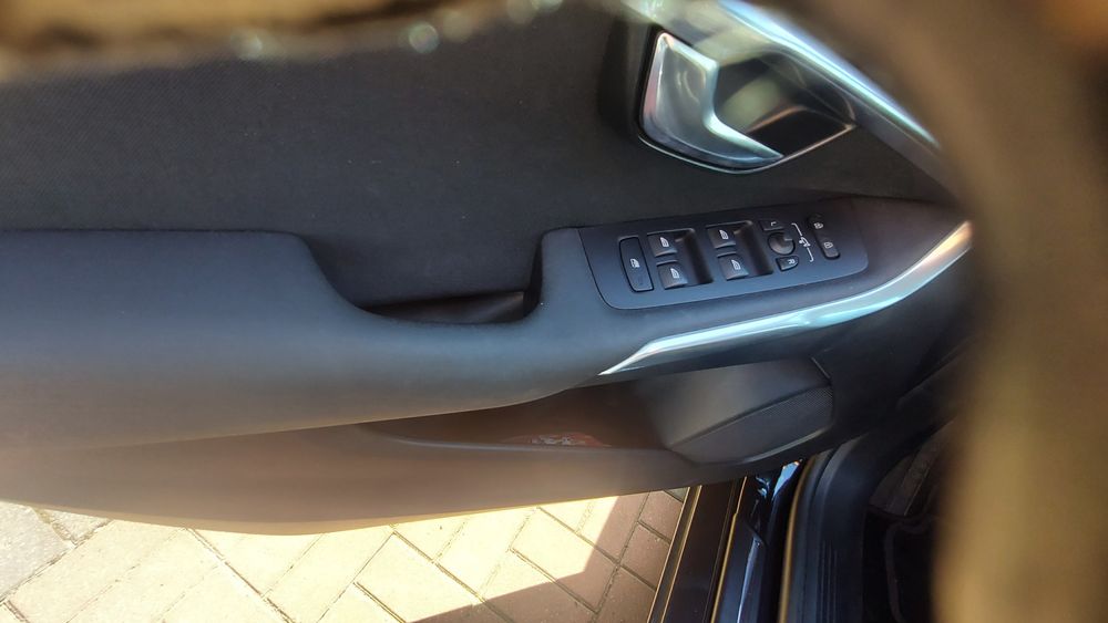 Volvo v40 D4  2.0 diesel  190km