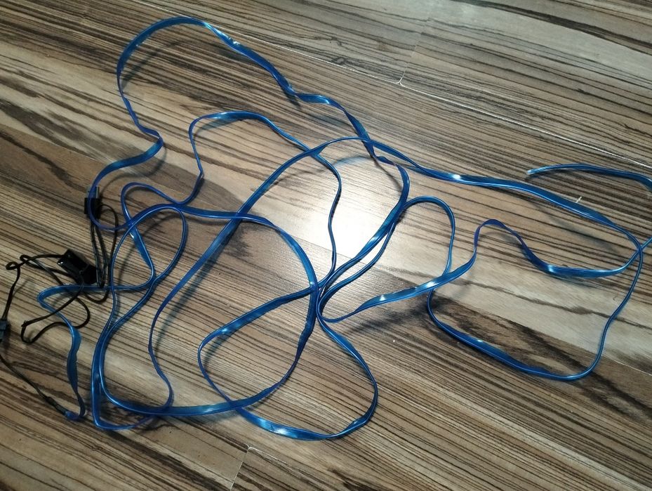 Świecaca żyłka LED pod USB