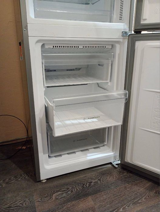 Холодильник Indesit INFC8 TI21X 0 Total No Frost Польського виробництв