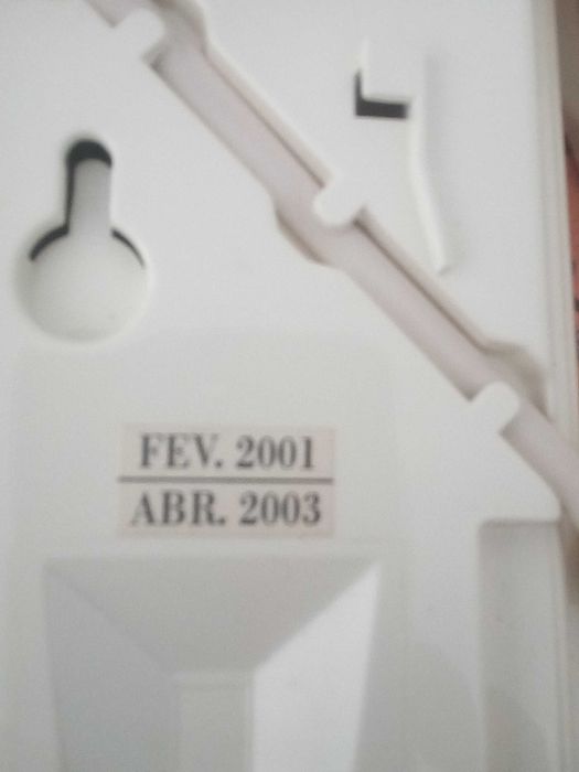 Telefone fixo de 2001 (com teclas)