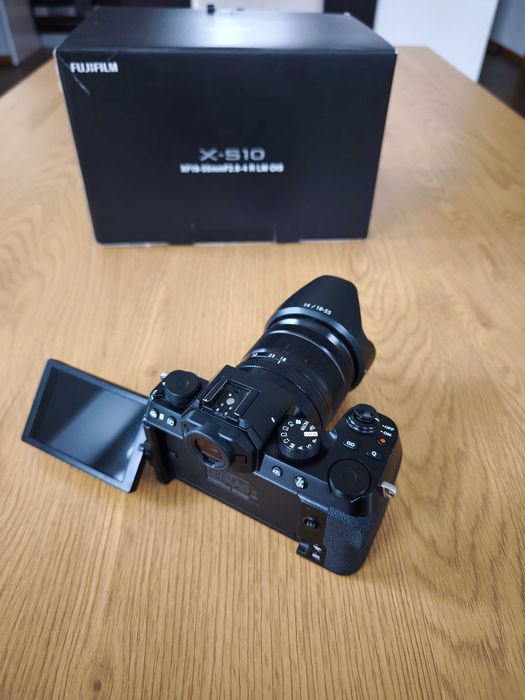 Câmara mirrorless Fujifilm X-S10 com IBIS + objetiva Fujinon 18-55mm OIS