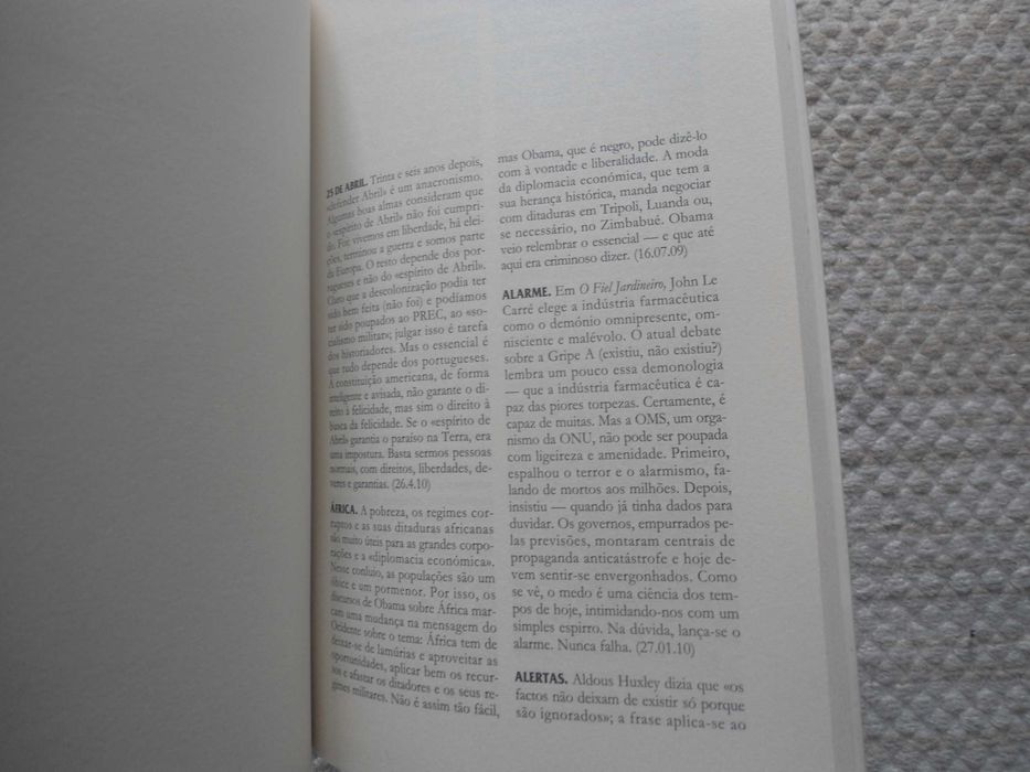 Dicionário de coisas práticas por Francisco José Viegas