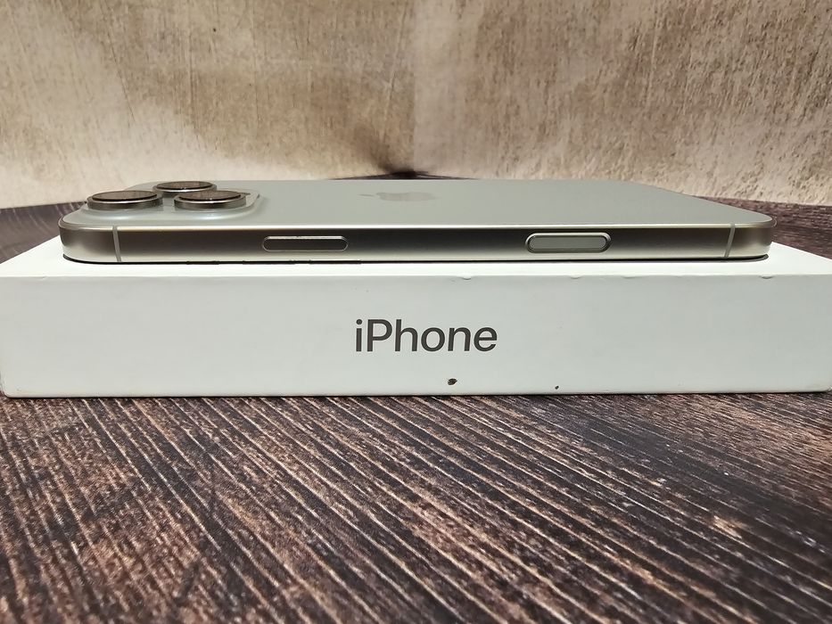 Смартфон Apple iPhone 16 Pro Max 256Gb Natural Titanium 95% гарантія