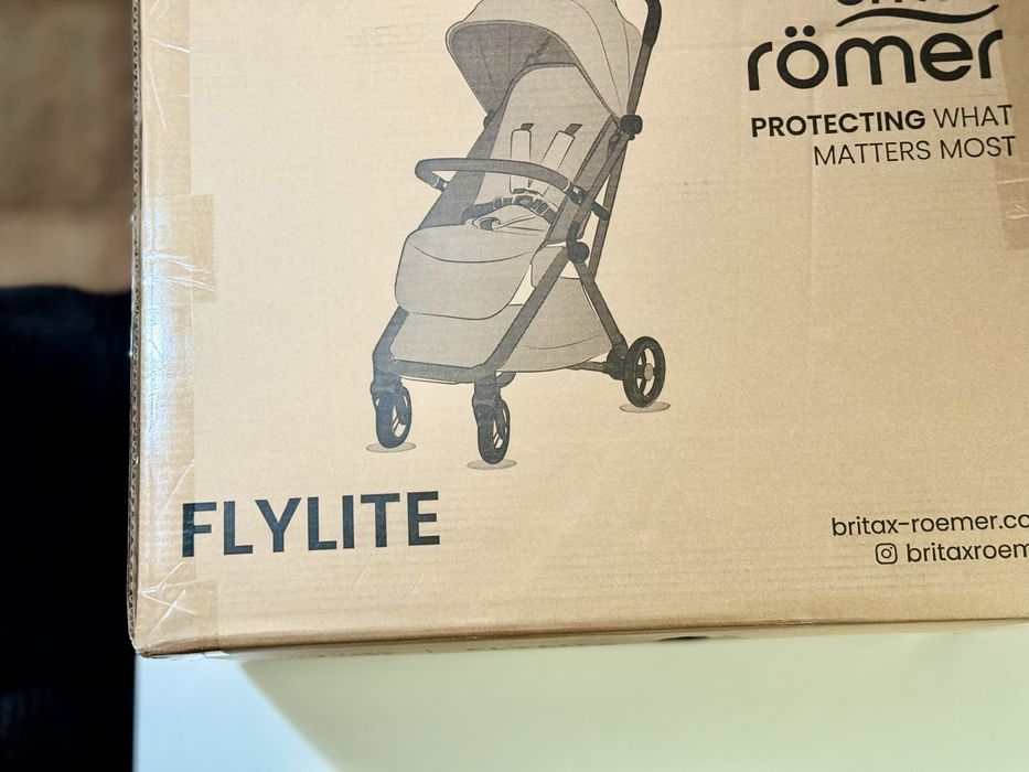 Carrinho de bebé Britax Römer FlyLite - NOVO