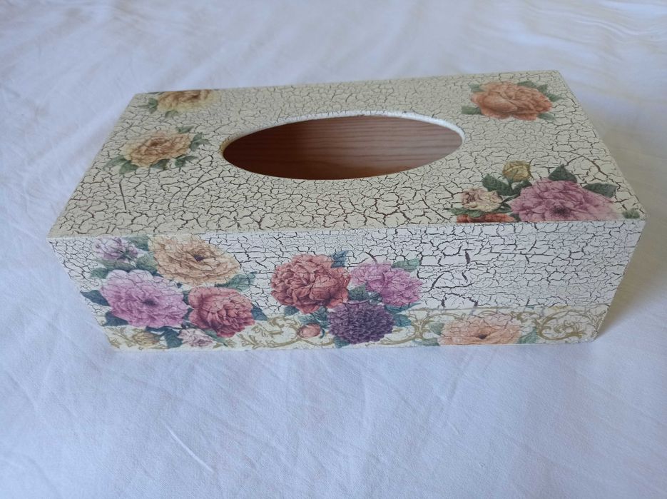 Ozdobny chustecznik decoupage pudełko na chusteczki w kwiaty