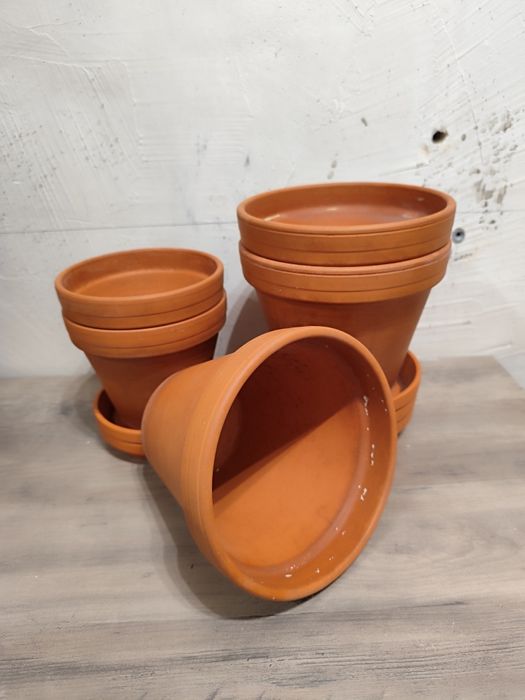 Doniczki z podstawkami gliniane