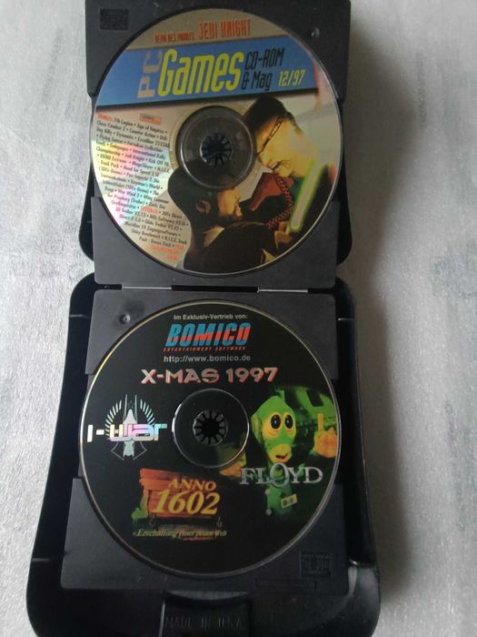 Zestaw starych gier PC w etui - 11 sztuk