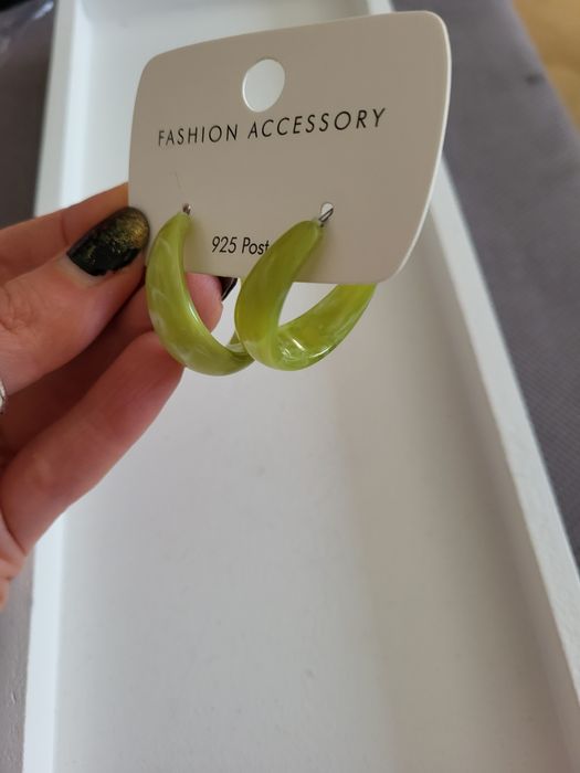 Nowe kolczyki pólkola