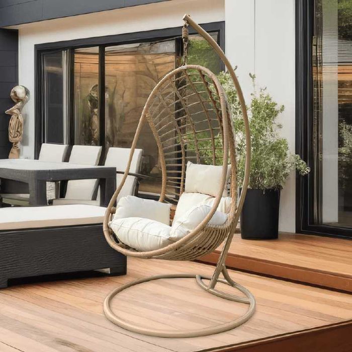 Cadeira de baloiço com almofadas - NOVA (por estrear)