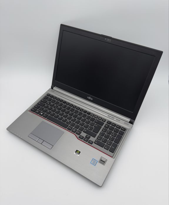 Fujitsu Celsius H770 | Xeon E3-1505M | 32GB| 512GB SSD| 1 ANO GARANTIA