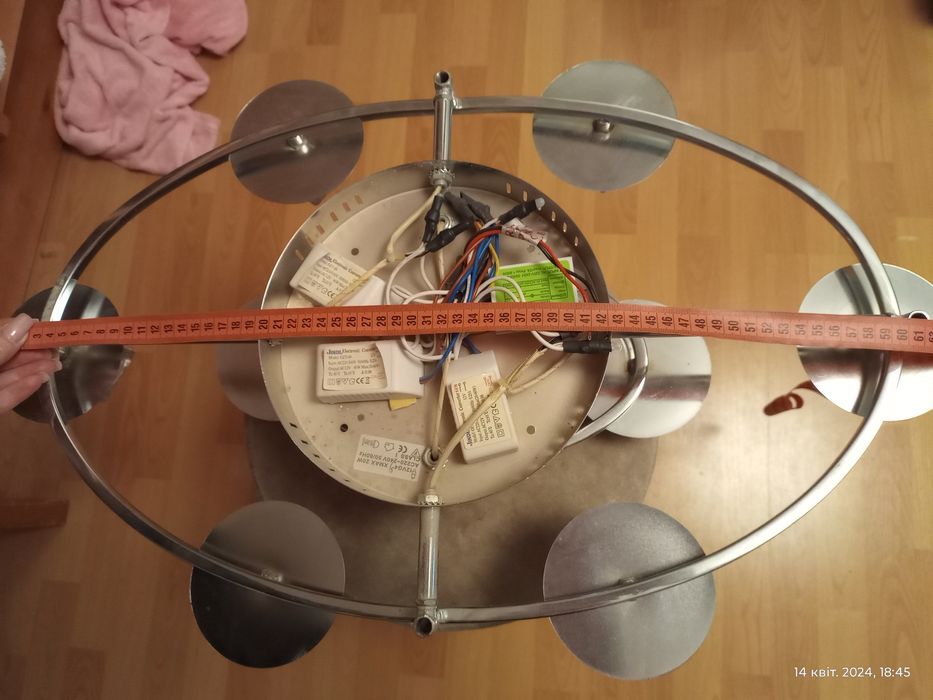 Люстра  на стелю