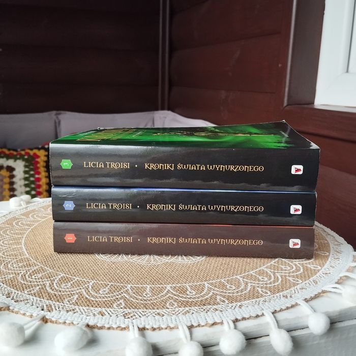 Kroniki świata wynurzonego tomy 1-3 Licia Troisi