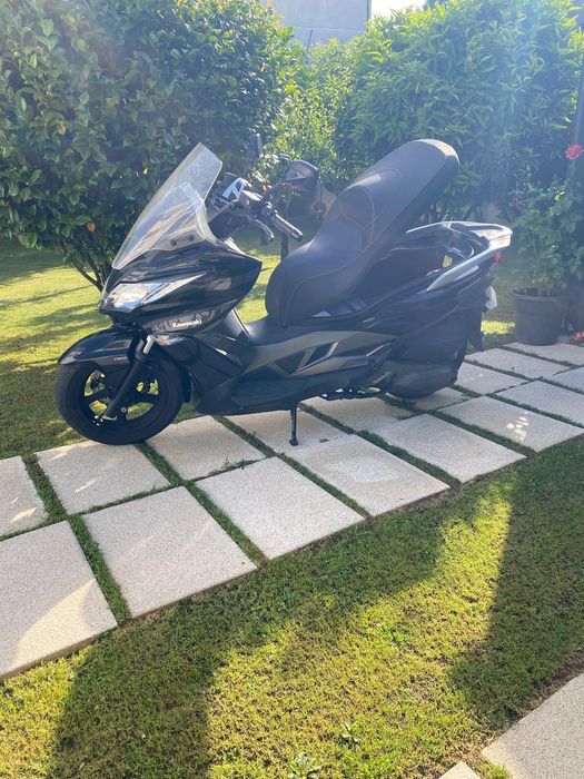 Kawasaki j300 como nova