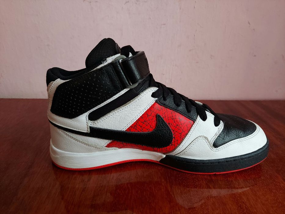 Кроссовки фірми nike dunk Jordan оригінал 

Розмір по бірці:
Us 9  UK