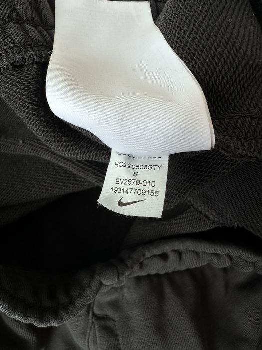Штани Nike.