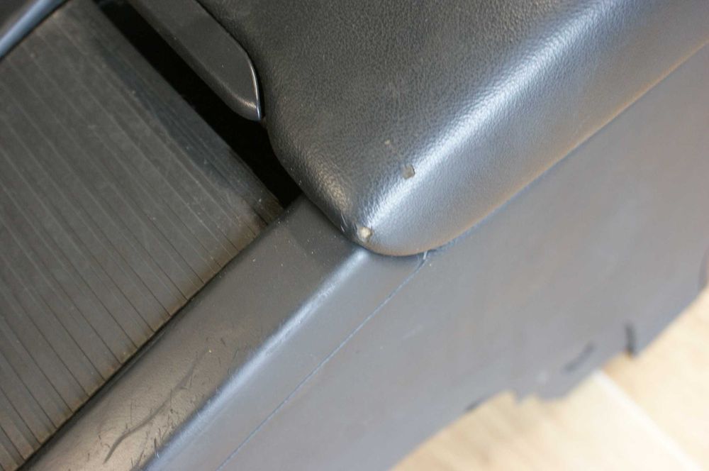 Volvo XC60 Podłokietnik Tunel Schowek Panel Radia