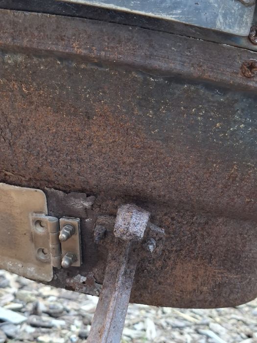 Żeliwny kominek ogrodowy z funkcją grilla / Piecyk Tarasowy Chimenea