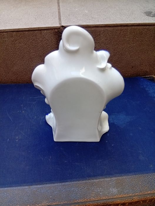 Porcelanowa obudowa zegara