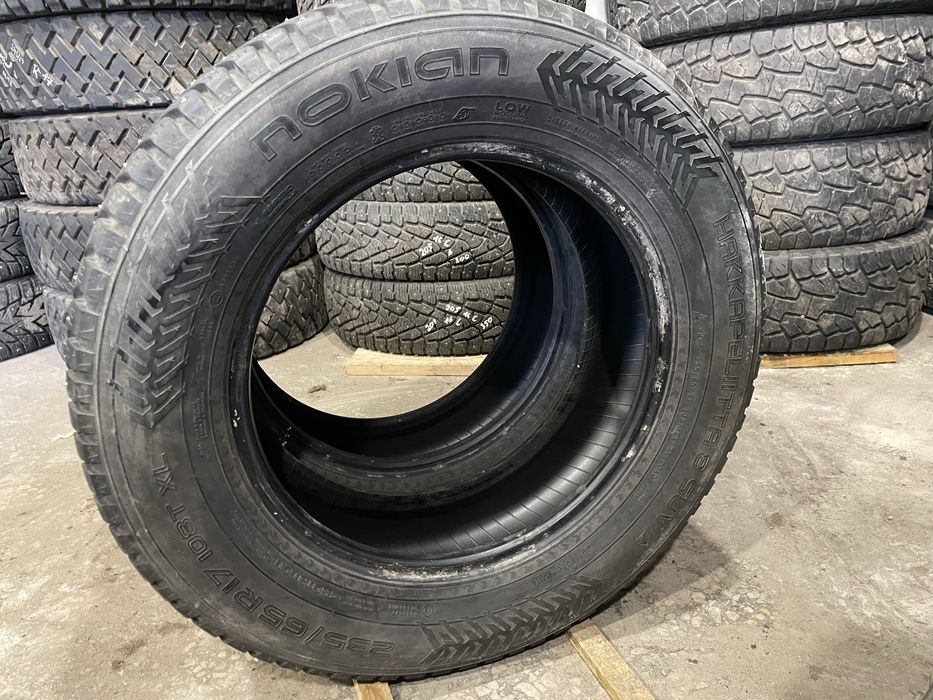 Пара шипованої резини 235/65 R17 Nokian Hakkapelitta 8