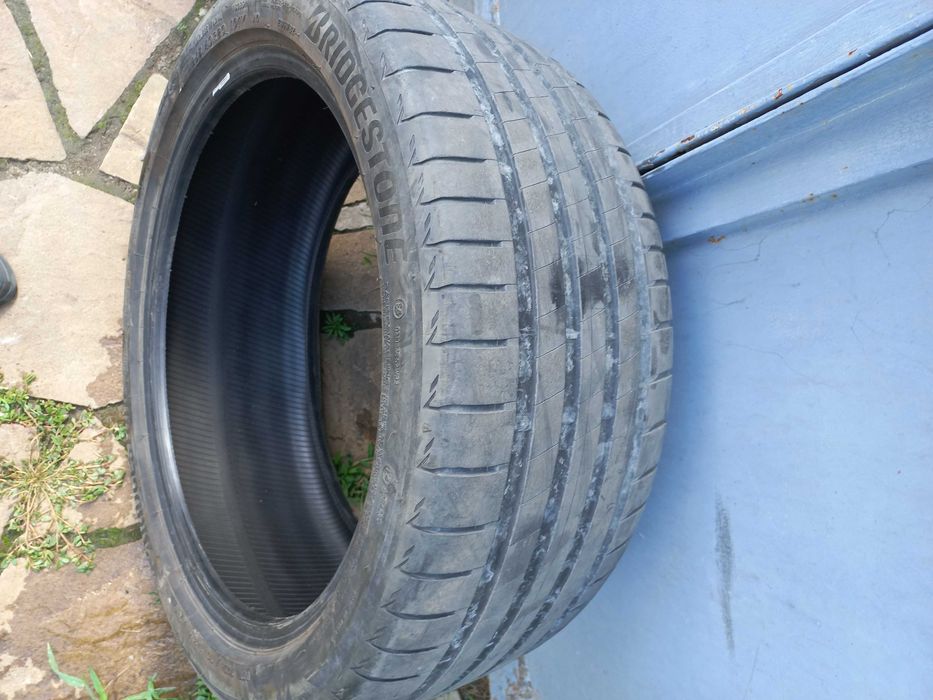 Автошина  bridgestone 255 х40 R20