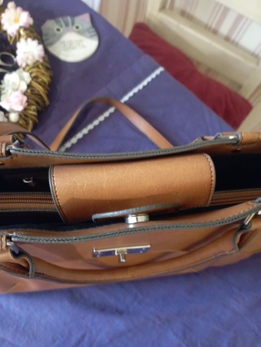 Велика вмістка сумка від Merona ,можна і для ноутбука