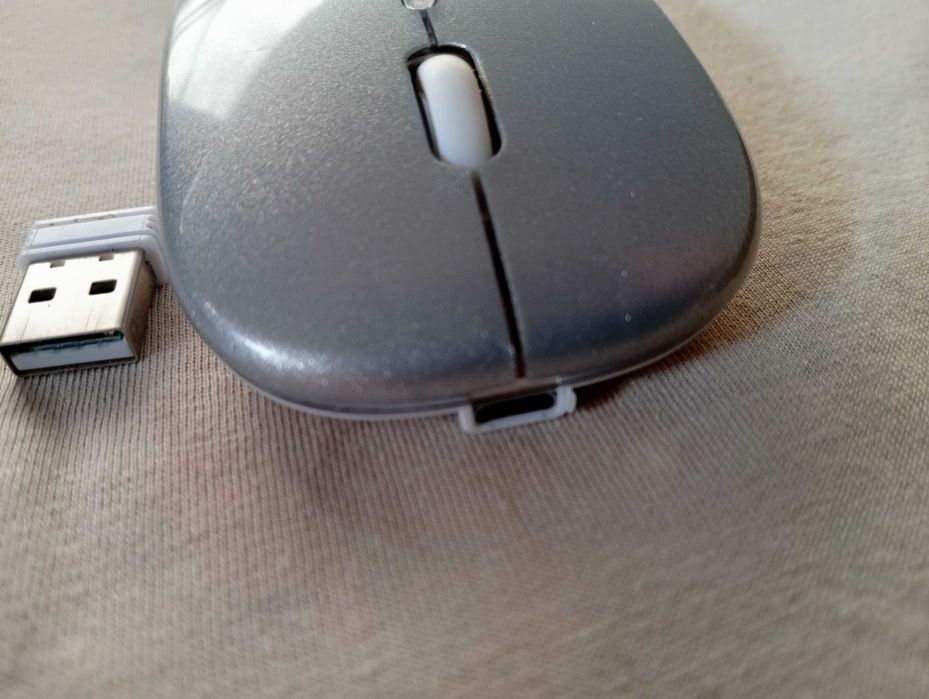 Беспроводная бесшумная аккумуляторная мышь Серебристо-белая