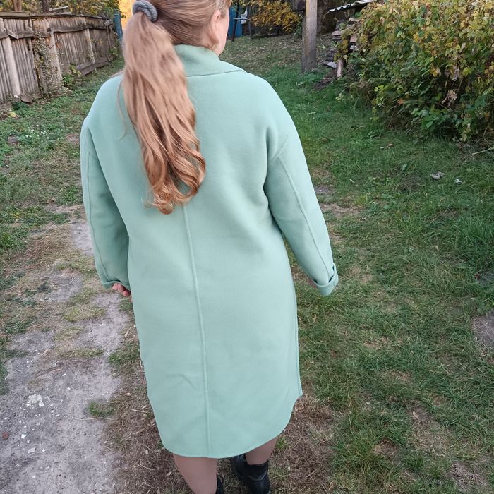 Красивое пальто мятного цвета
