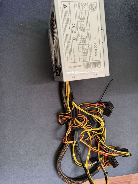 Блок живлення на 700w