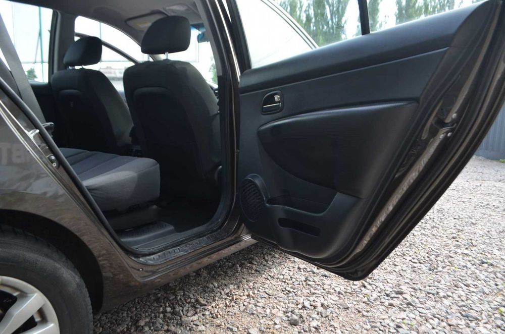 Kia Carens Дизель 2011