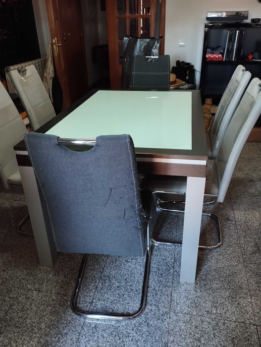 Mesa de jantar extensível (2m) + Oferta cadeiras