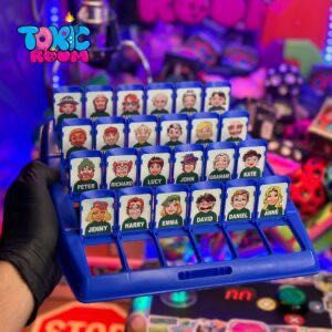 Настільна гра "Вгадай Хто?"  "Guess Who?" Китайська версія