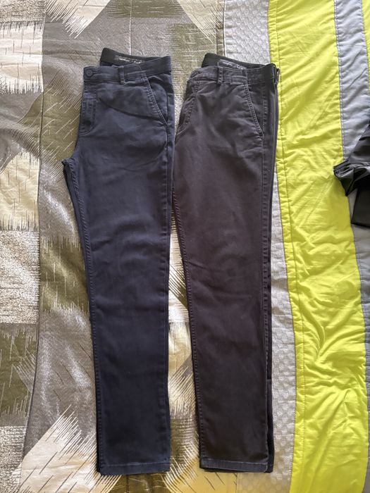 2 Chinos Lefties