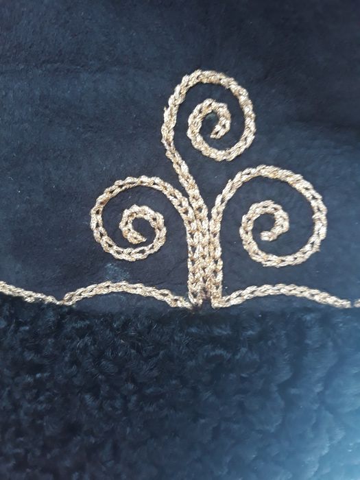 Kożuch damski obszyty karakulem