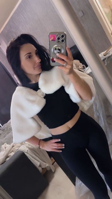 Накидка на плечі