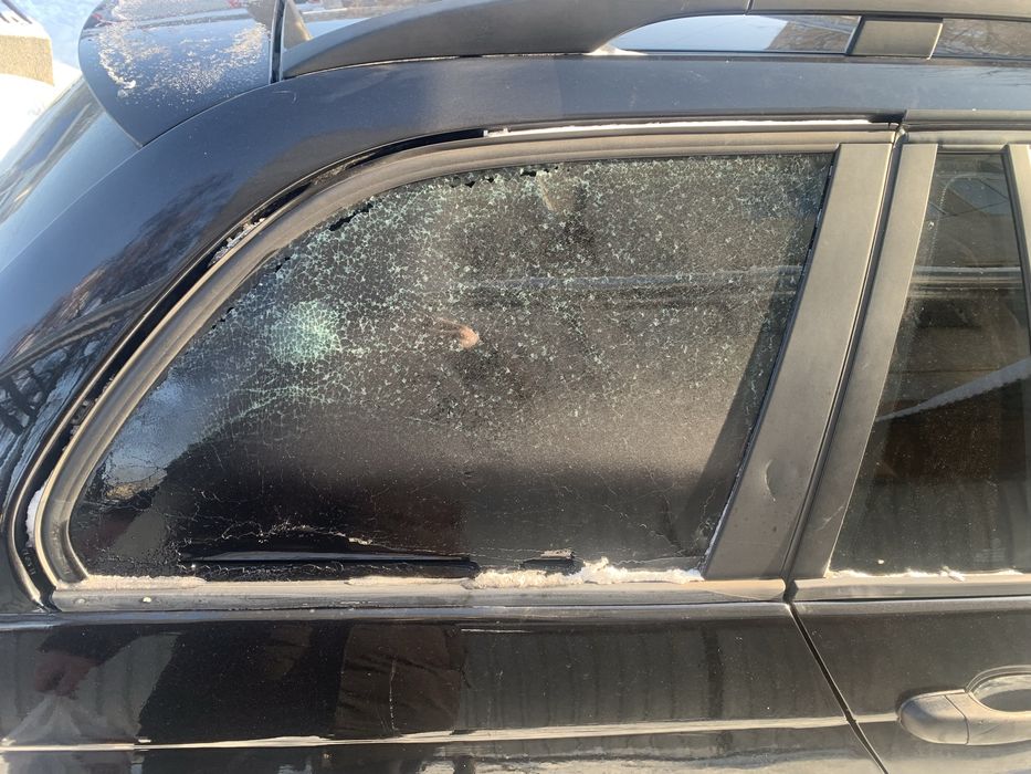 Продаю бмв е46, доларів