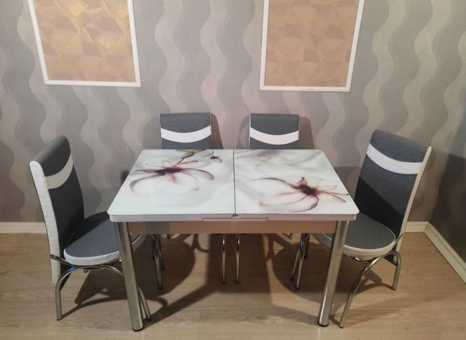 Обідній кухонний скляний стіл зі стільцями Обеденный кухонный стол