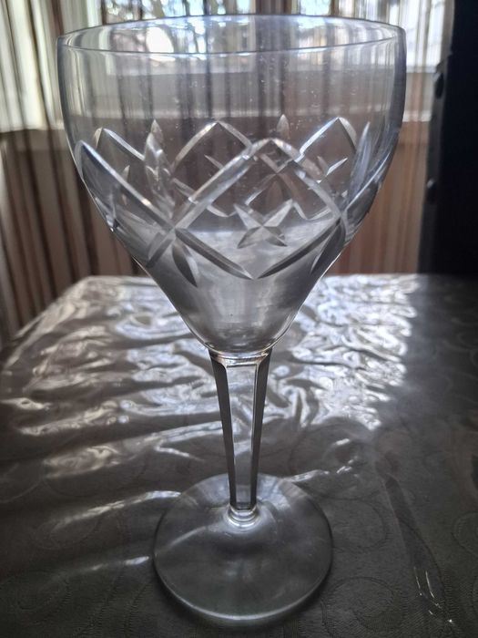 Conjunto (72 peças) de copos e jarro em vidro fino lapidado