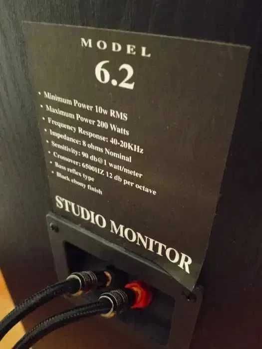 colunas de chao studio monitor model 6.2