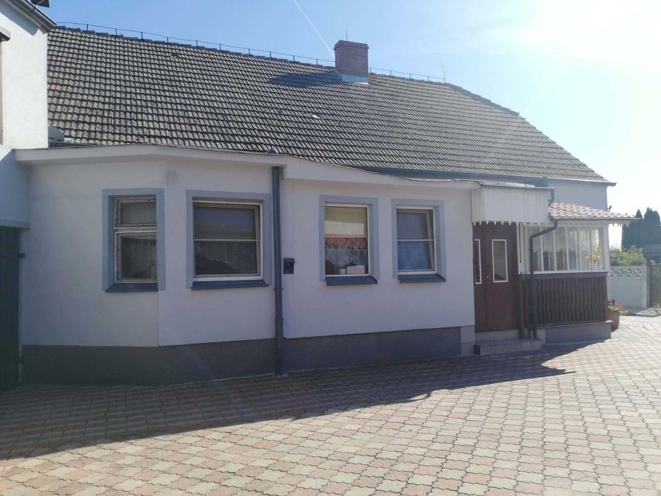 Przestronny dom wolnostojący z dużym ogrodem, w spokojnej okolicy